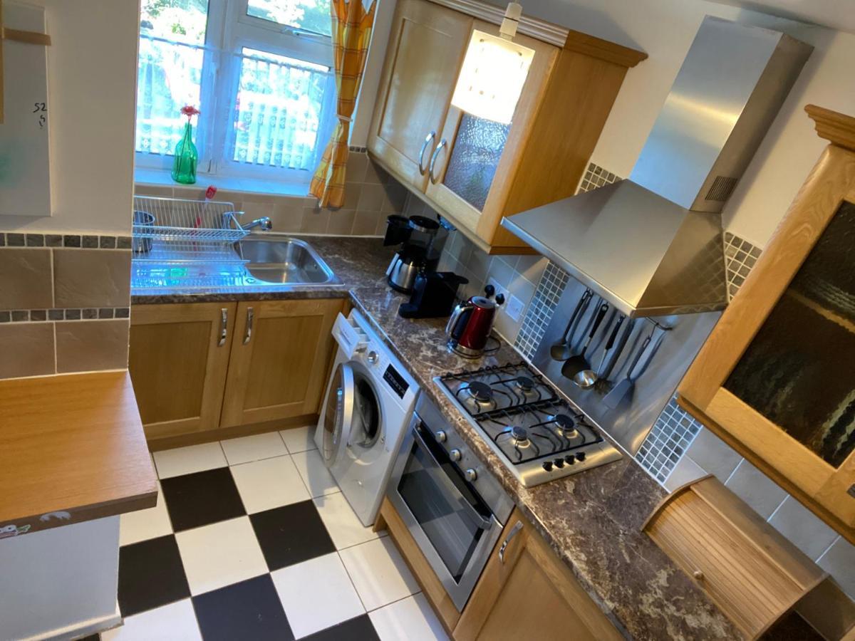 Beautiful 2 Bedroom & Balcony Flat In Central London Eksteriør billede