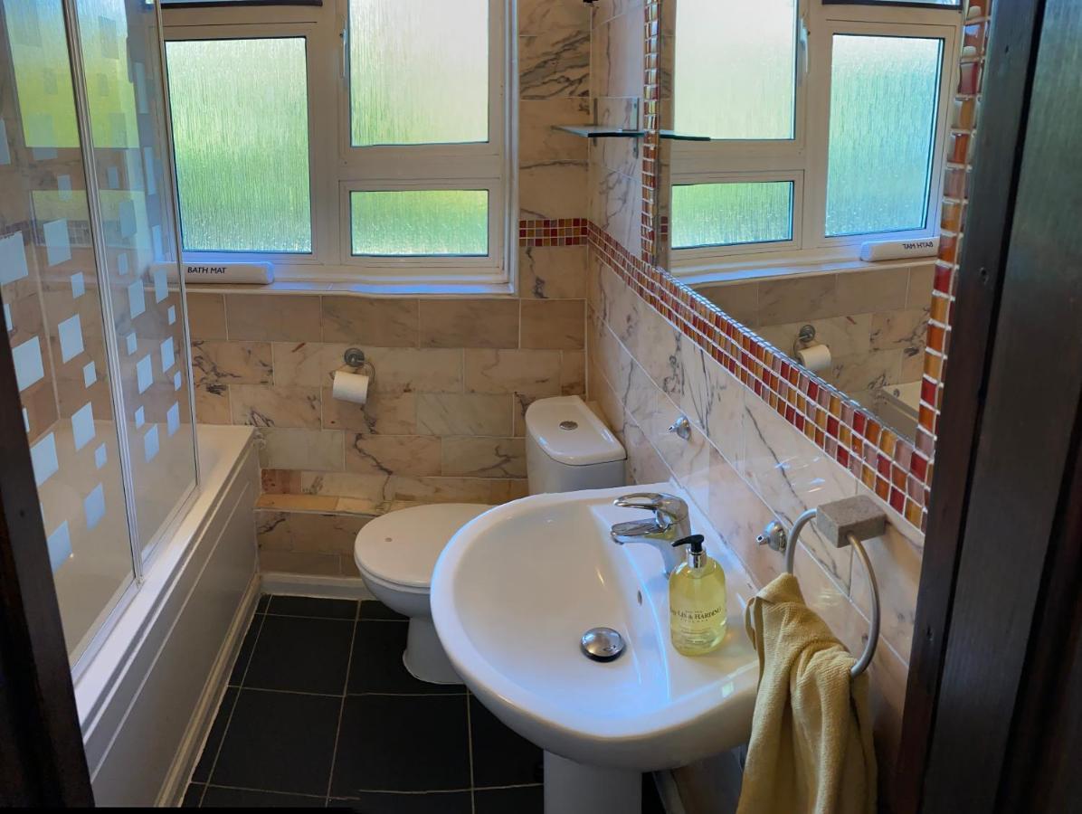Beautiful 2 Bedroom & Balcony Flat In Central London Eksteriør billede