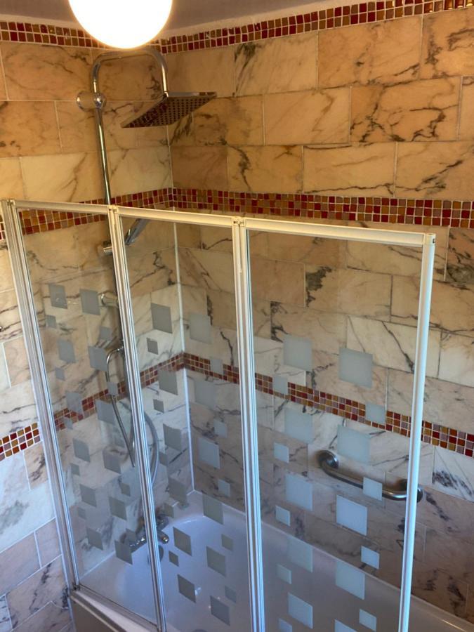 Beautiful 2 Bedroom & Balcony Flat In Central London Eksteriør billede
